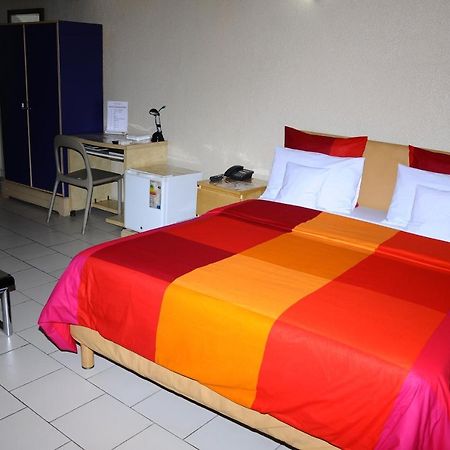 Hotel Saint Thomas Lome Exterior photo